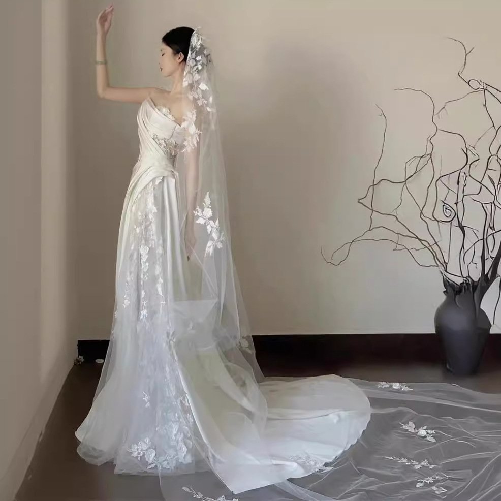 Satin Lace Veil Tube Top Fishtail Wedding Dress
