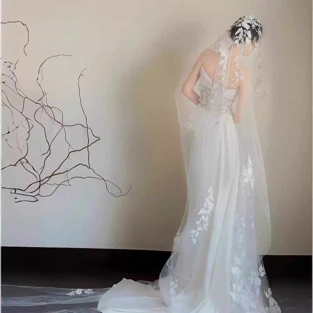 Satin Lace Veil Tube Top Fishtail Wedding Dress - Image 3