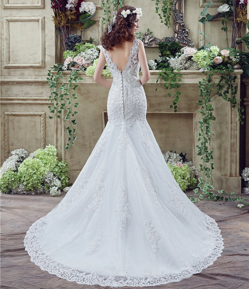 Bride Trailing Wedding Dress - Image 6