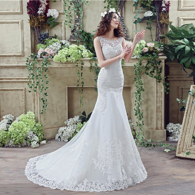 Bride Trailing Wedding Dress - Image 9